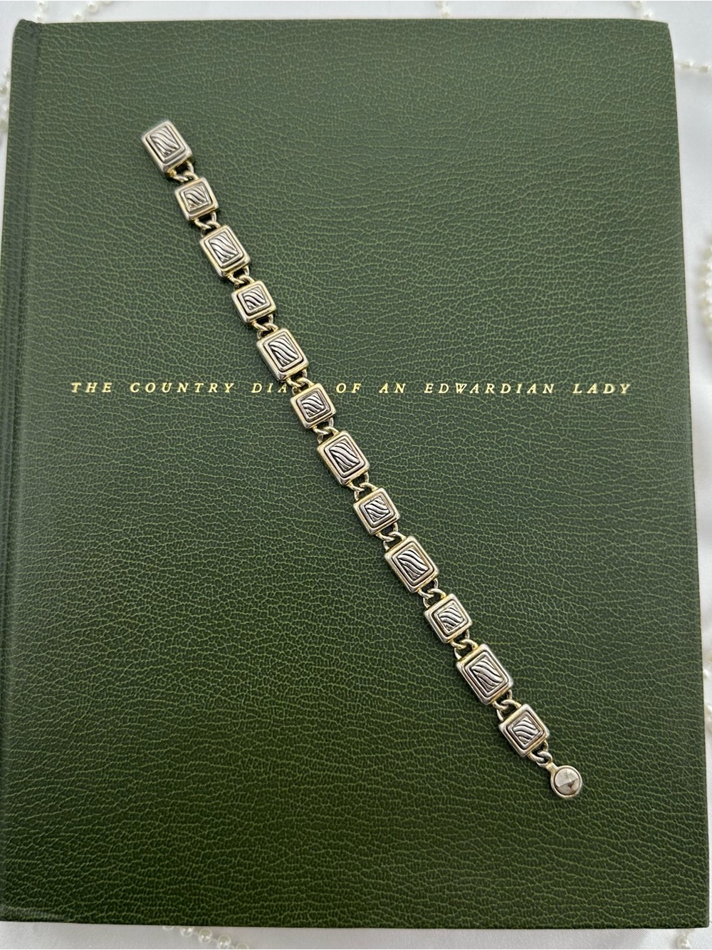 Two-Tone Geometric Bracelet with Magnetic Clasp